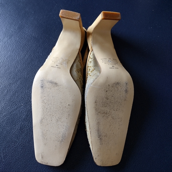 GOLD BEADED DRESS SHOES - Picture 5 of 12